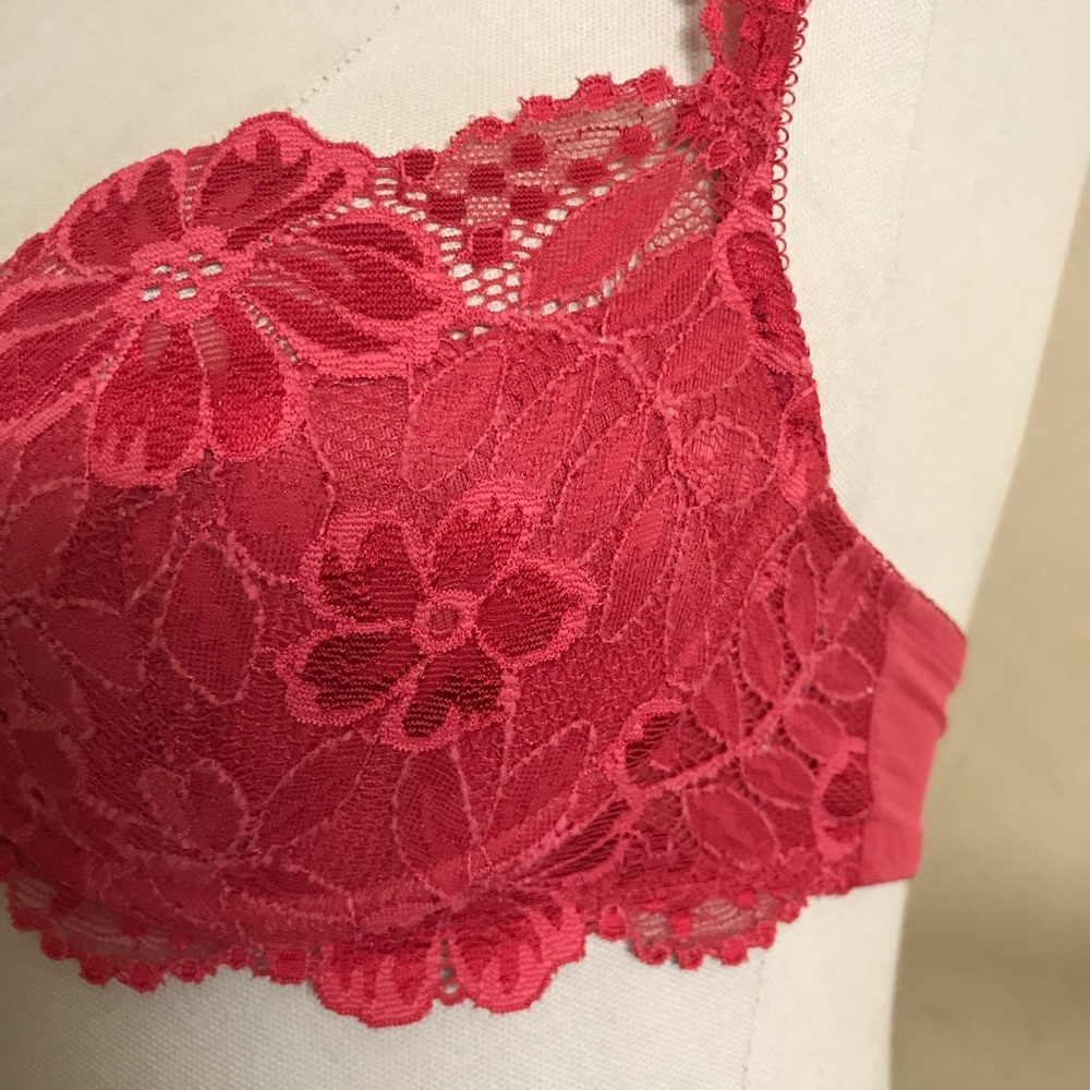 Vintage Victoria’s Secret Lace Bra - Picture 3 of 7